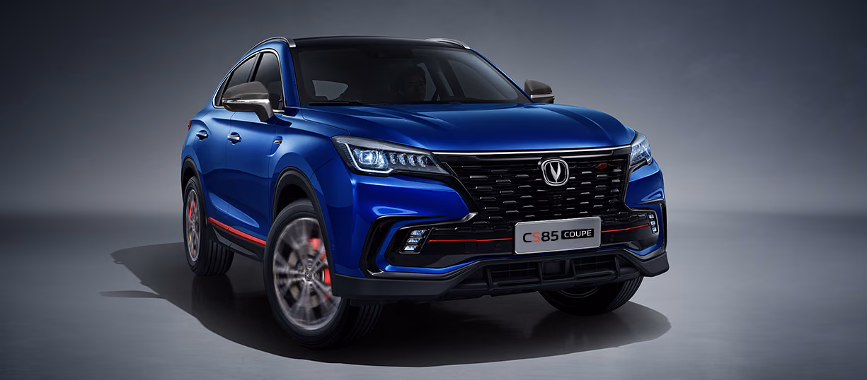 Синий Changan CS85 Coupe спереди в три четверти