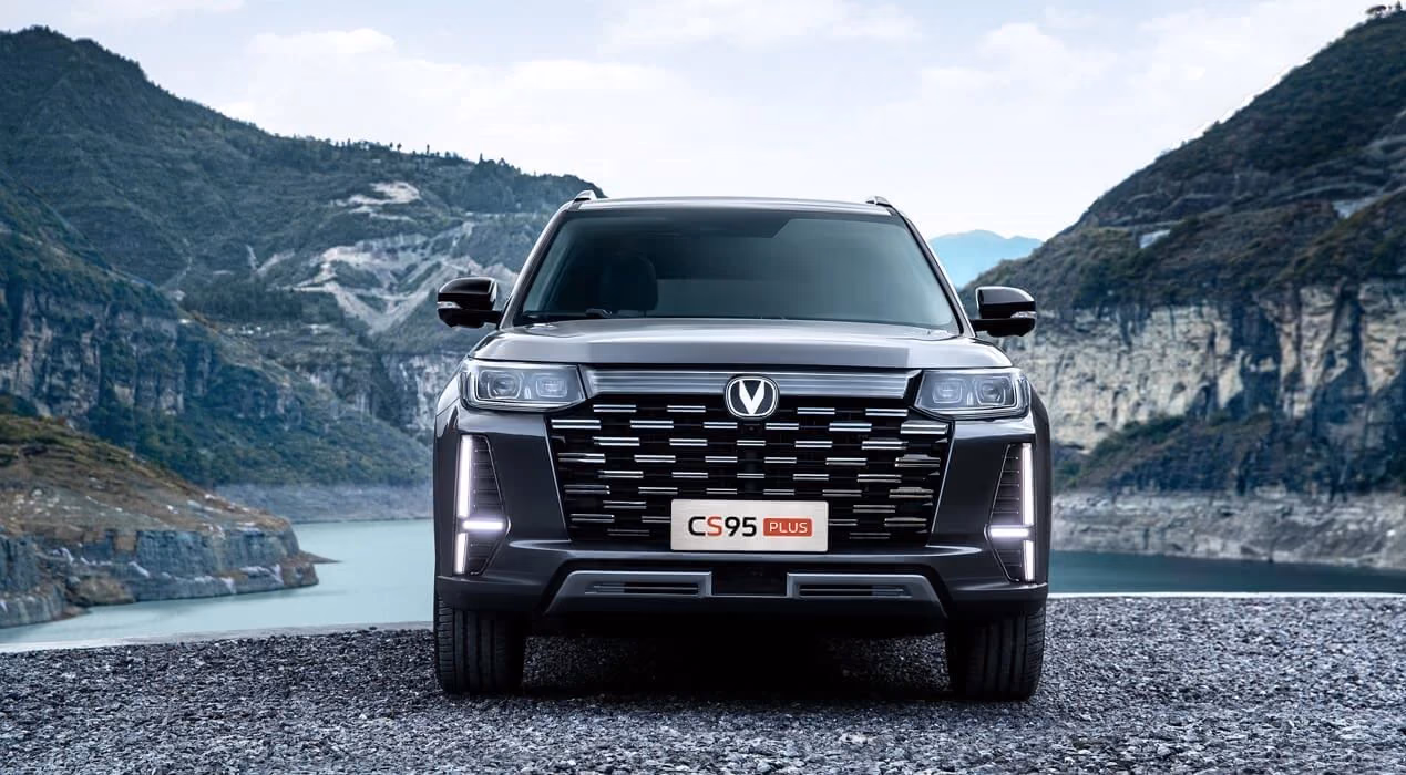 Changan CS95, вид спереди
