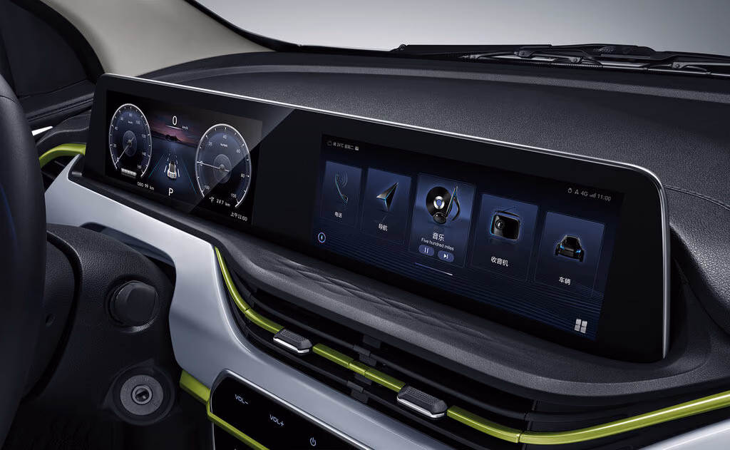 Changan E-Star — сдвоенный экран передней панели