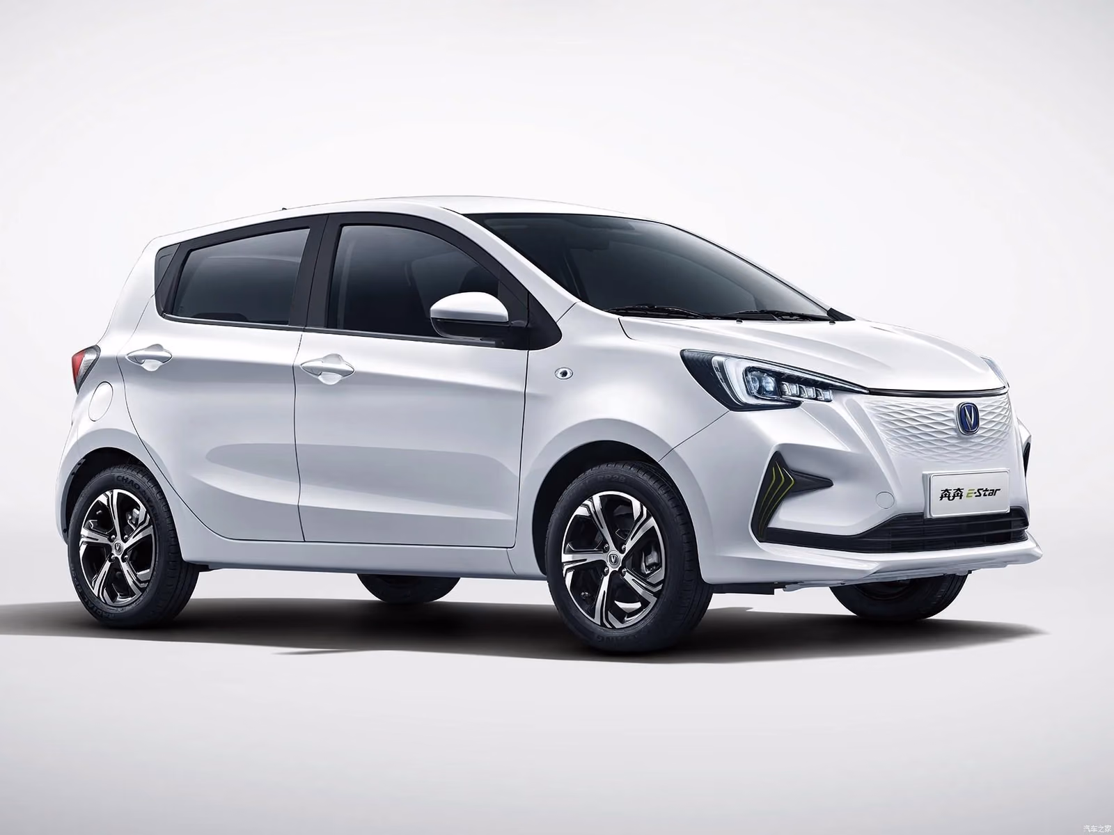 Changan E-Star — вид сбоку