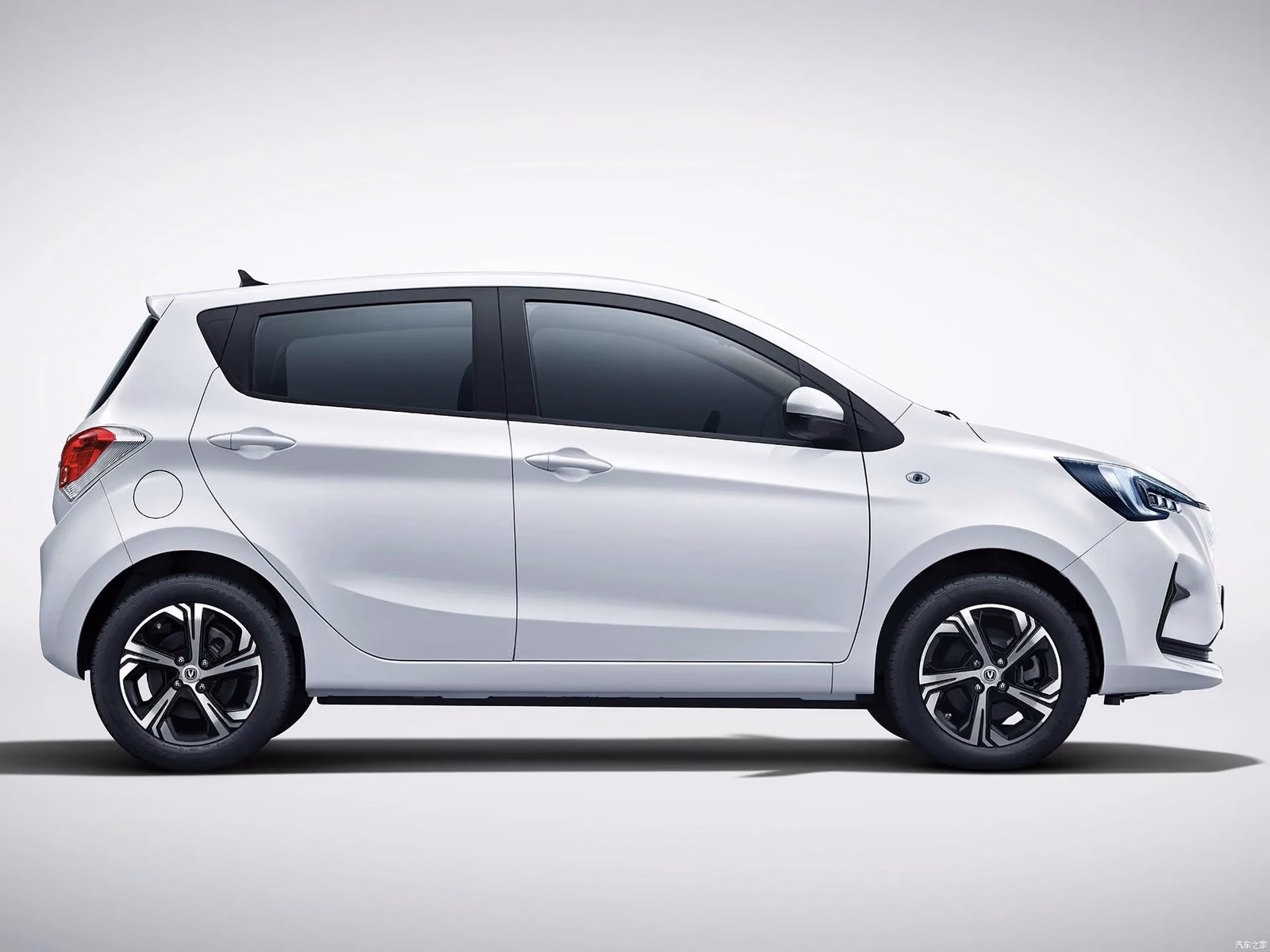 Changan E-Star — вид сзади