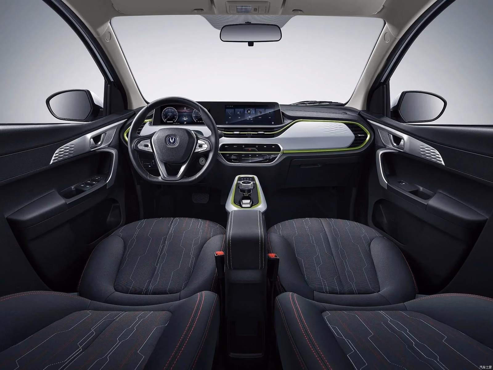 Changan E-Star — передняя панель и руль