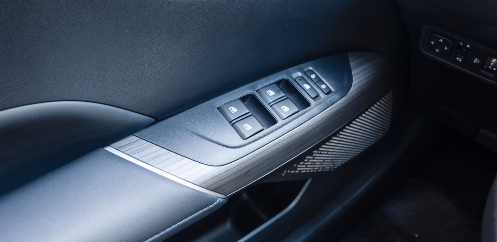 Блок управления на двери Changan Eado Plus