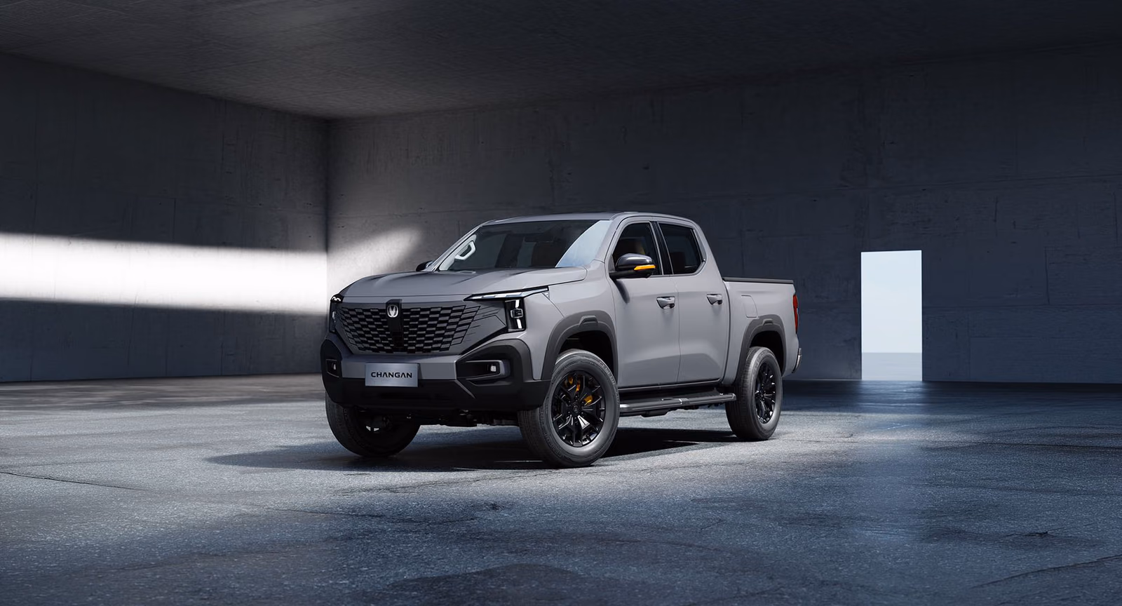 CHANGAN HUNTER спереди в три четверти в студии