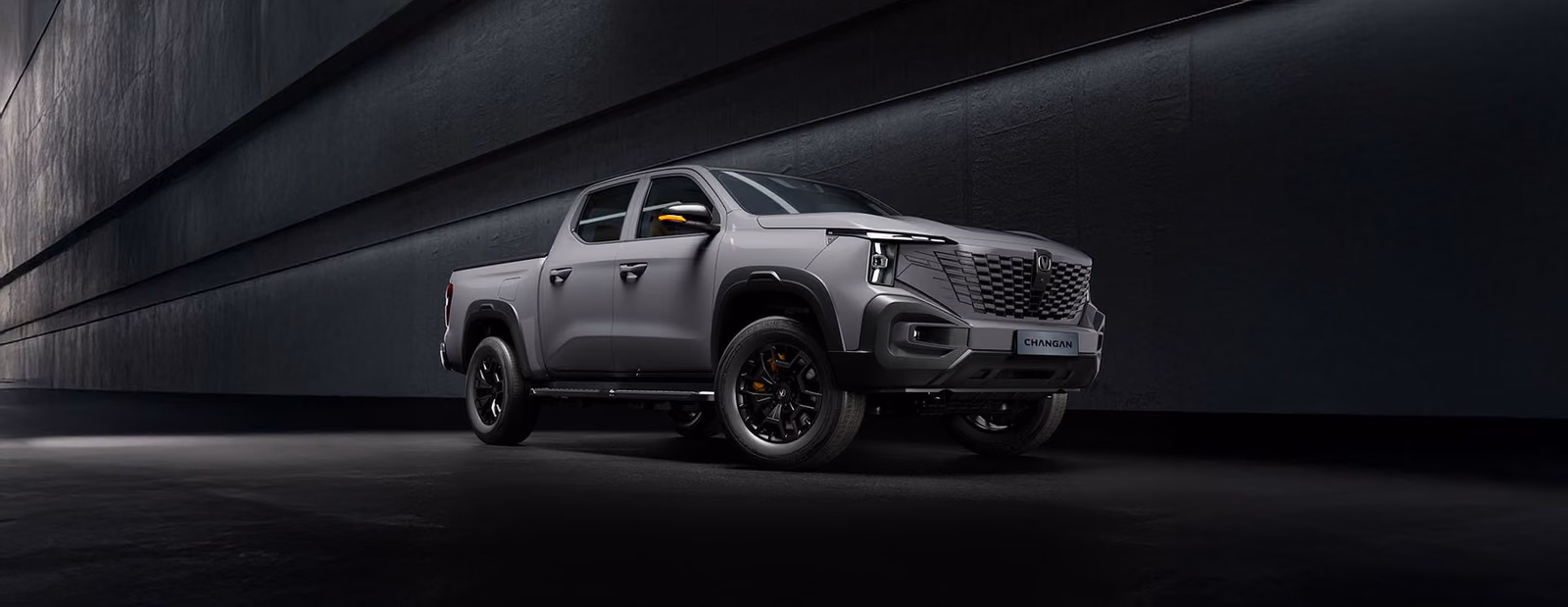 CHANGAN HUNTER сзади в три четверти