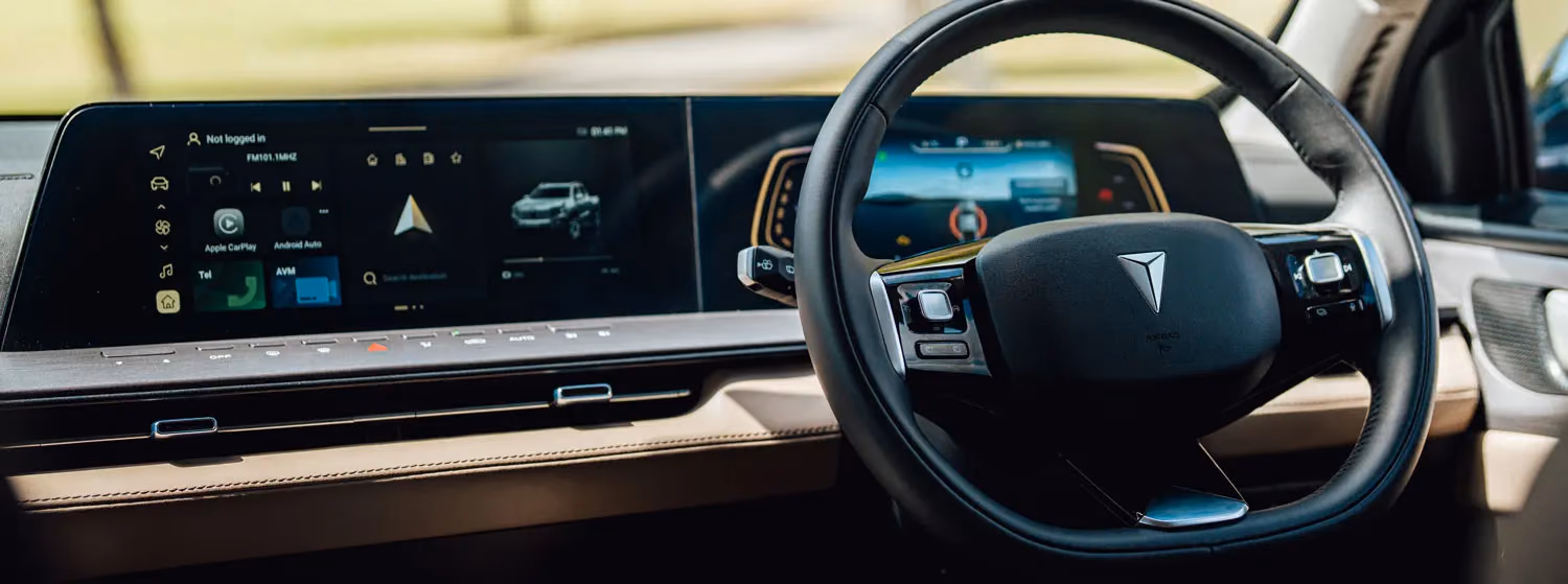 Передок Changan Hunter на дорожке парка