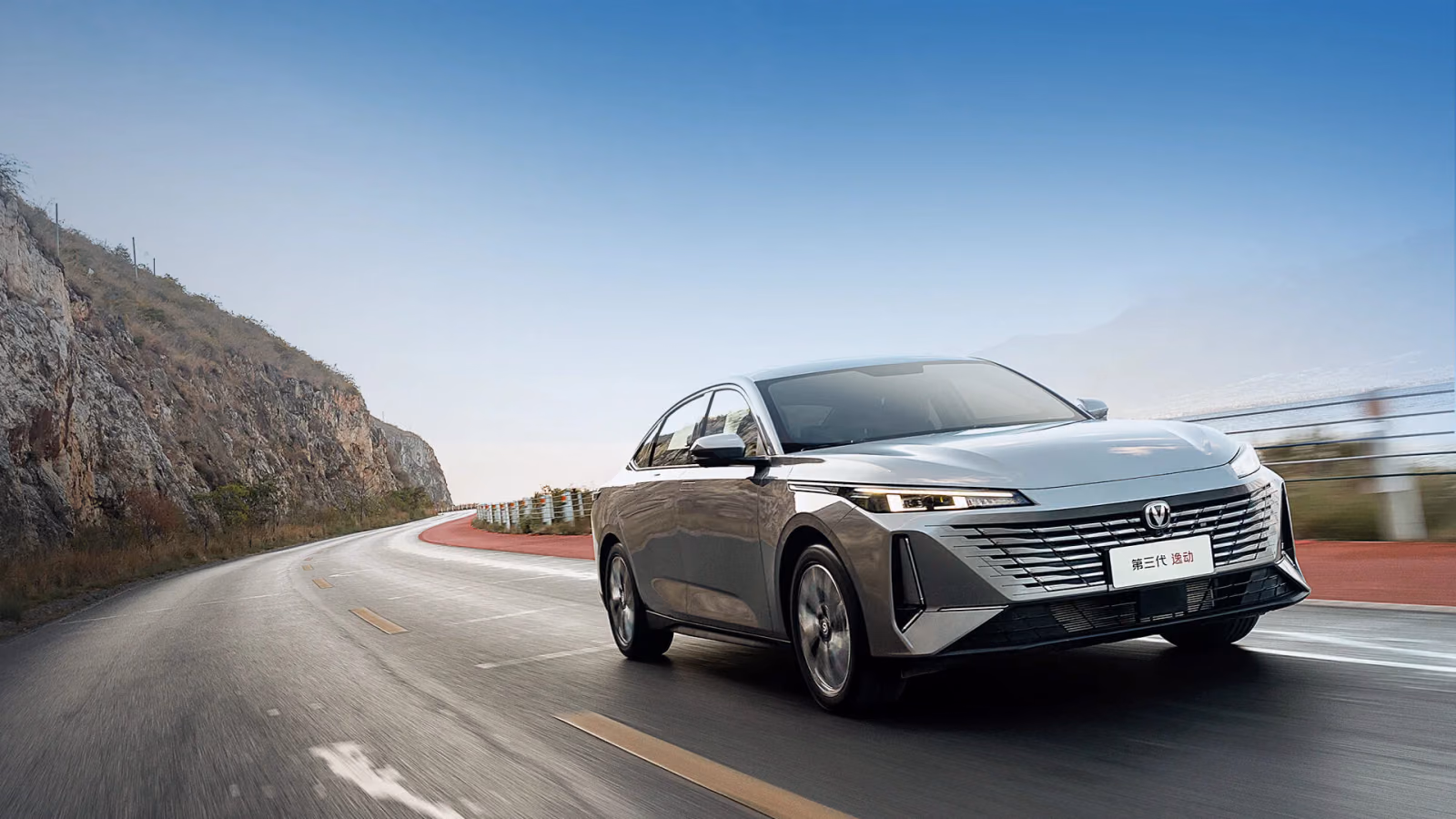 Changan Lamore на горной дороге