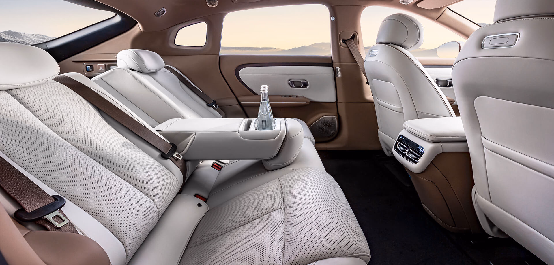 Просторный задний ряд Changan Nevo A06