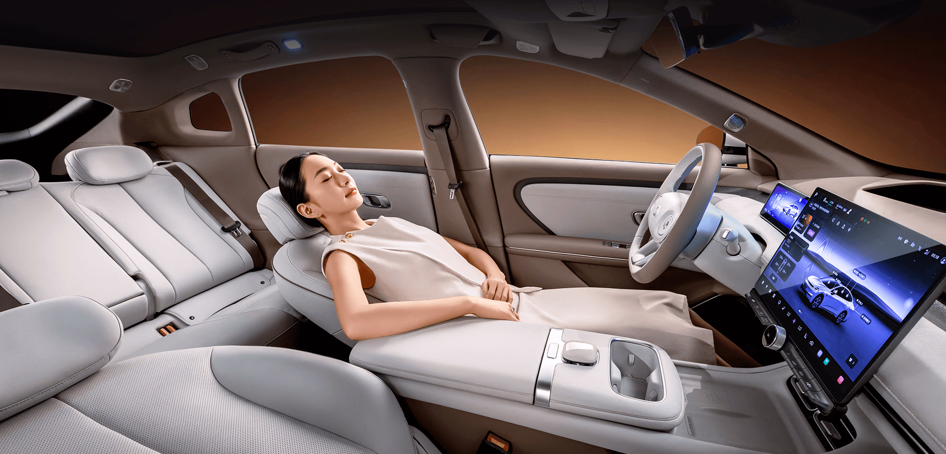 Кресло-шезлонг второго ряда CHANGAN NEVO A06