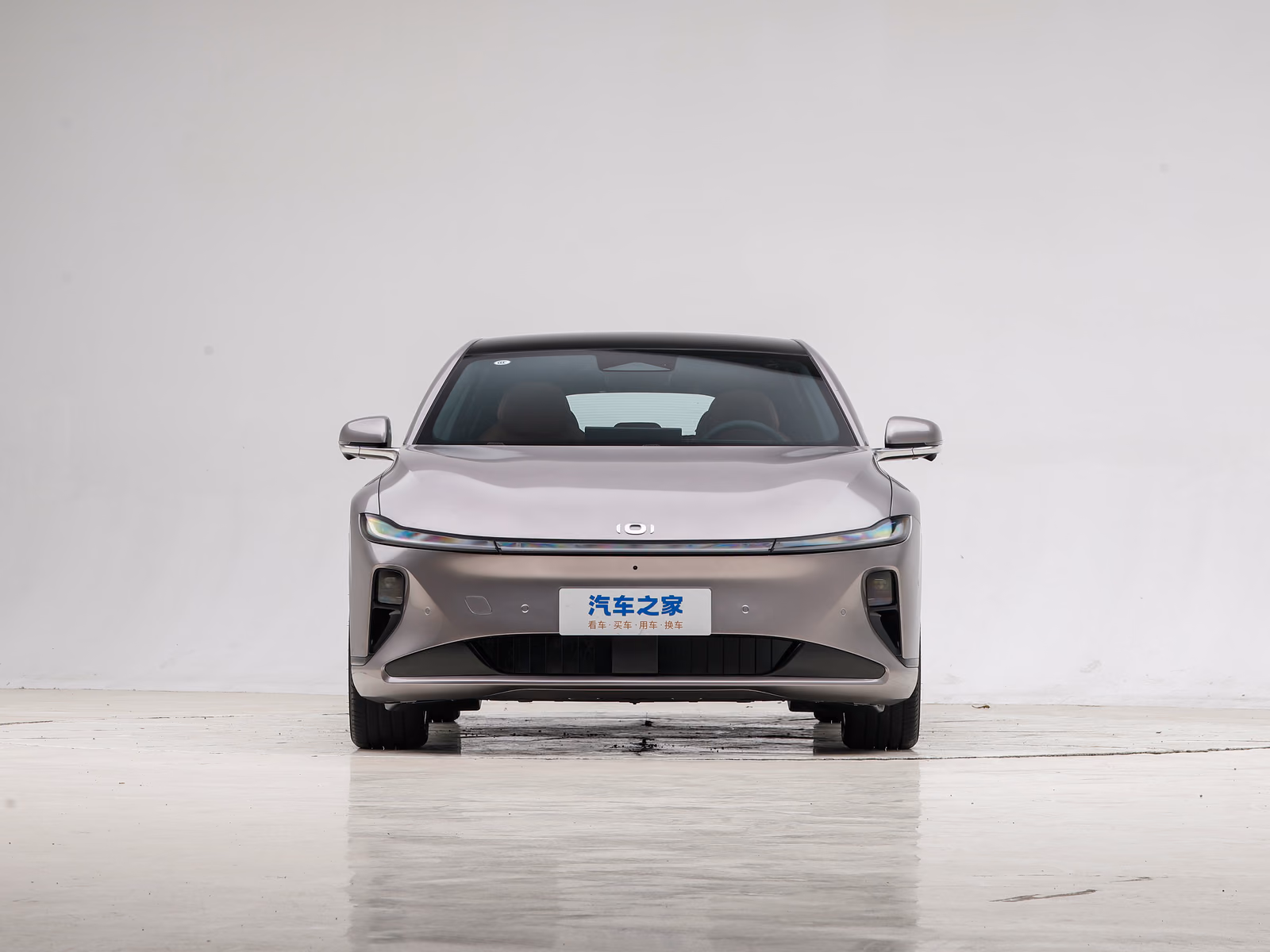 Changan Nevo A07 — вид строго спереди