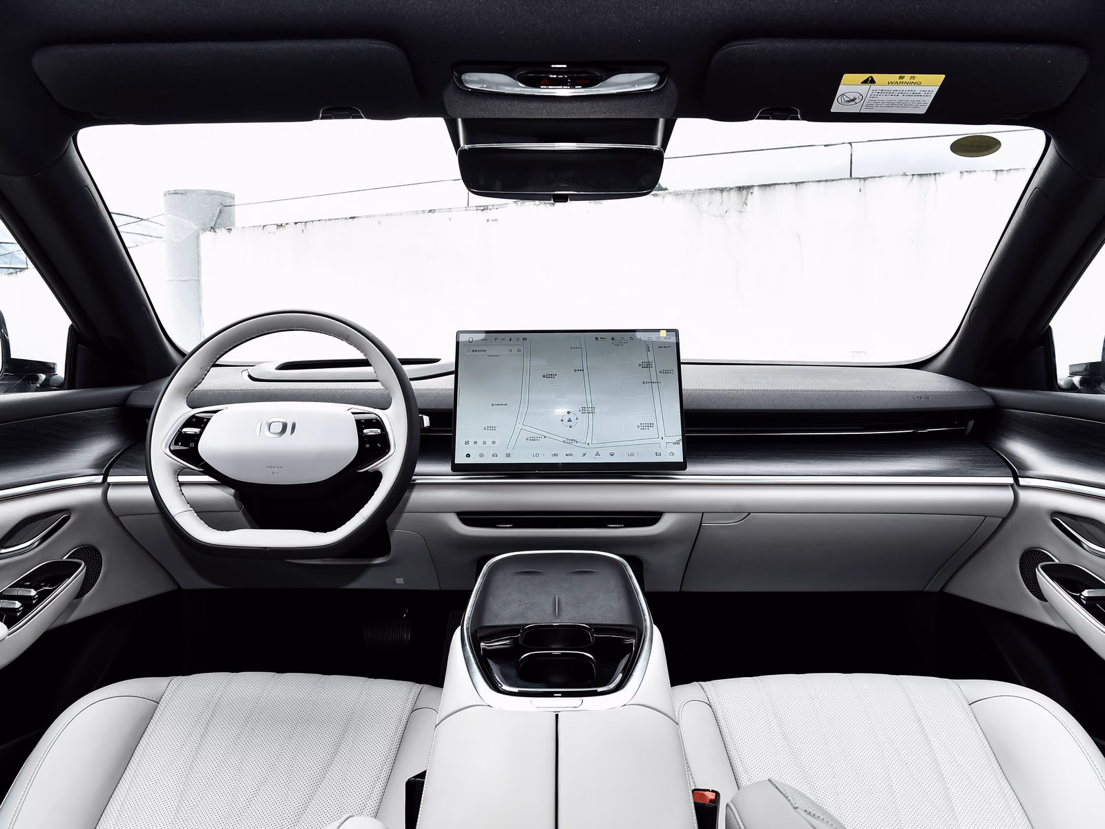 Changan Nevo A07 — панорамный вид леворульного кокпита