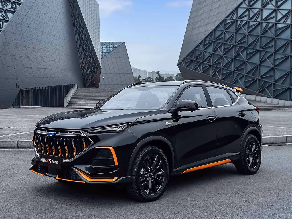 Changan Oshan X5 — вид спереди в три четверти