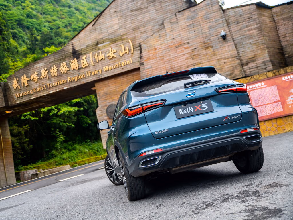 Changan Oshan X5 — вид сзади