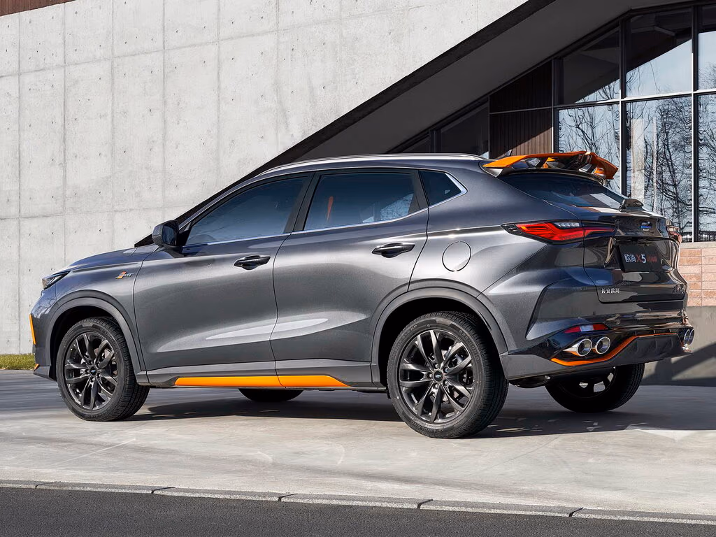 Changan Oshan X5 — задняя часть и профиль