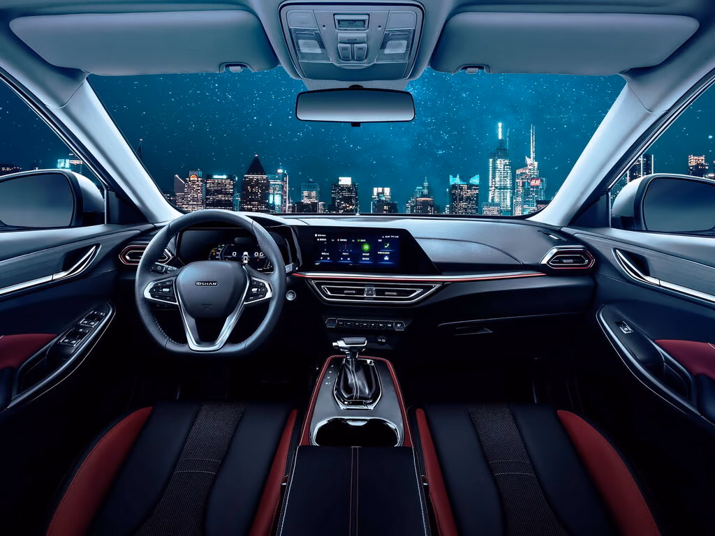 Changan Oshan X5 — передняя часть салона