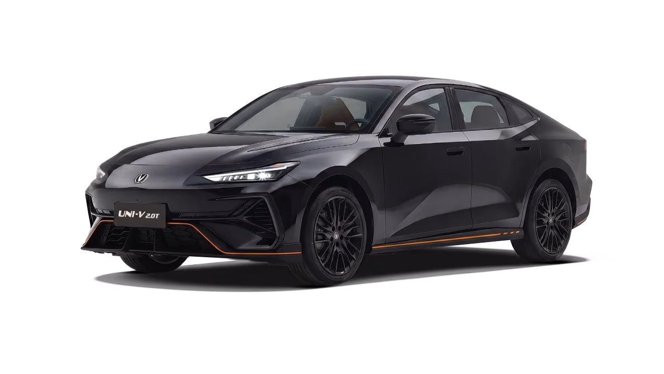 Changan UNI-V чёрного цвета в профиль