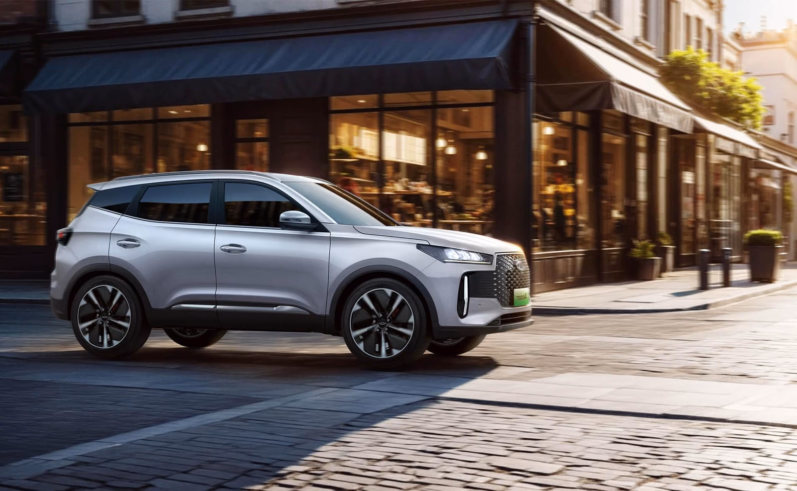 Chery Tiggo 4 CSH на городской улице