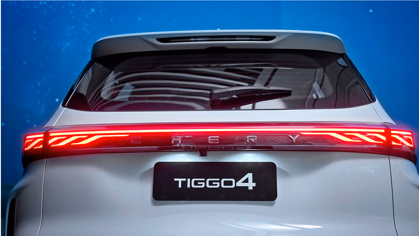 Корма и сквозной фонарь Chery Tiggo 4