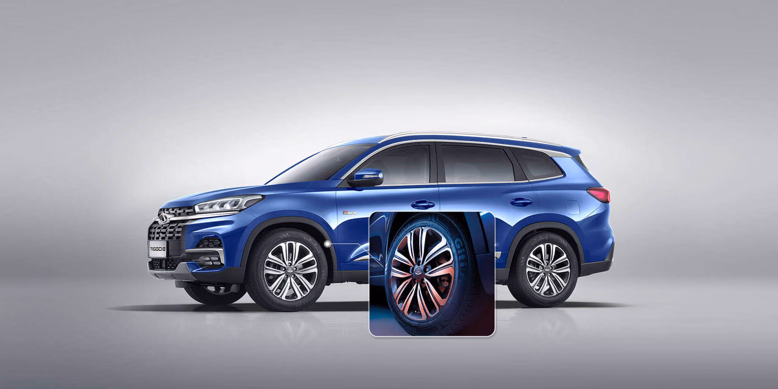 Chery Tiggo 8 спереди в три четверти, студия