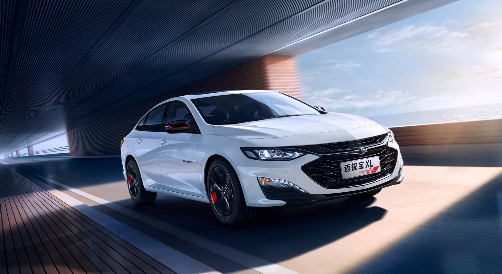 Chevrolet Malibu XL Redline — официальный динамический ракурс