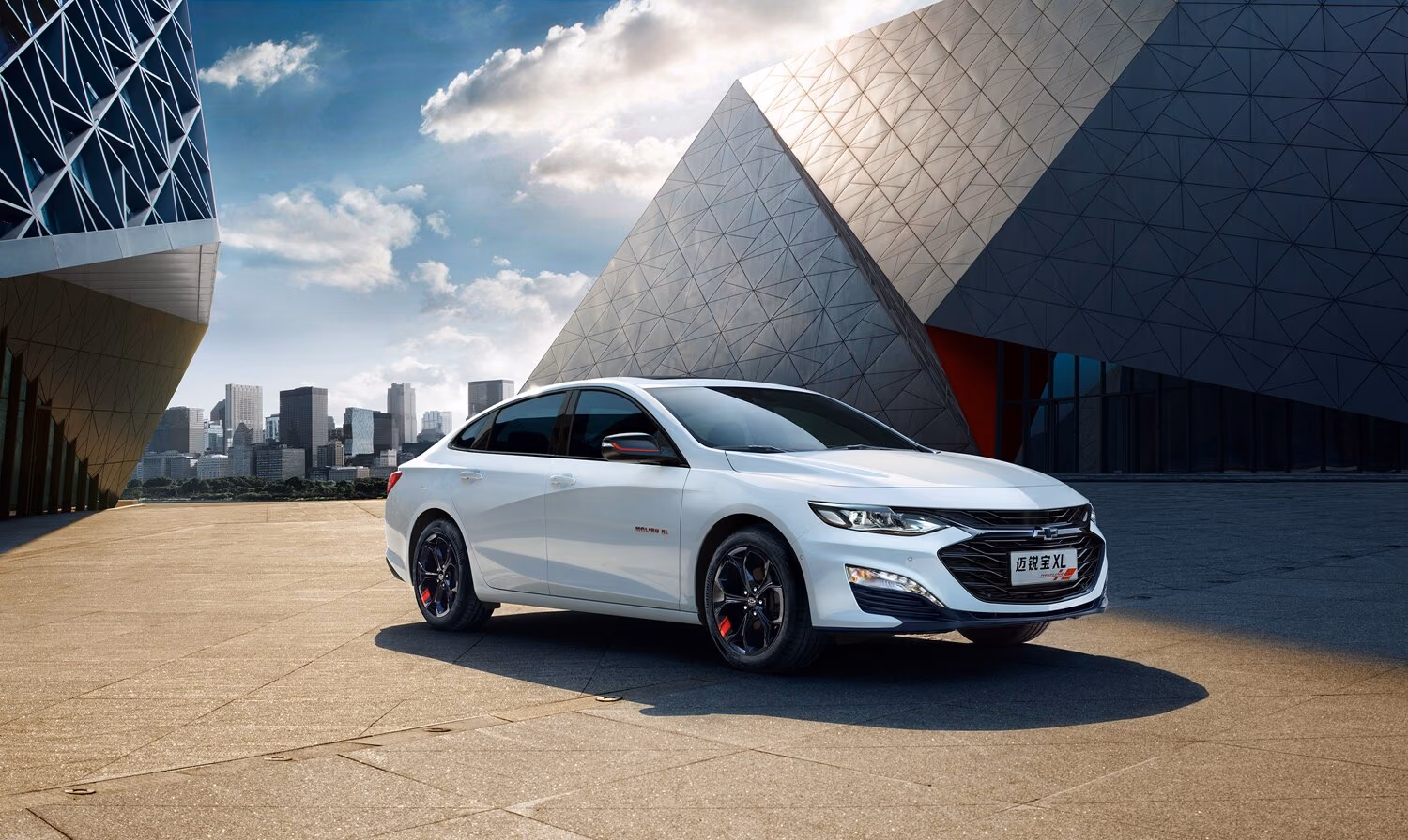 Chevrolet Malibu XL Redline — официальный статический ракурс