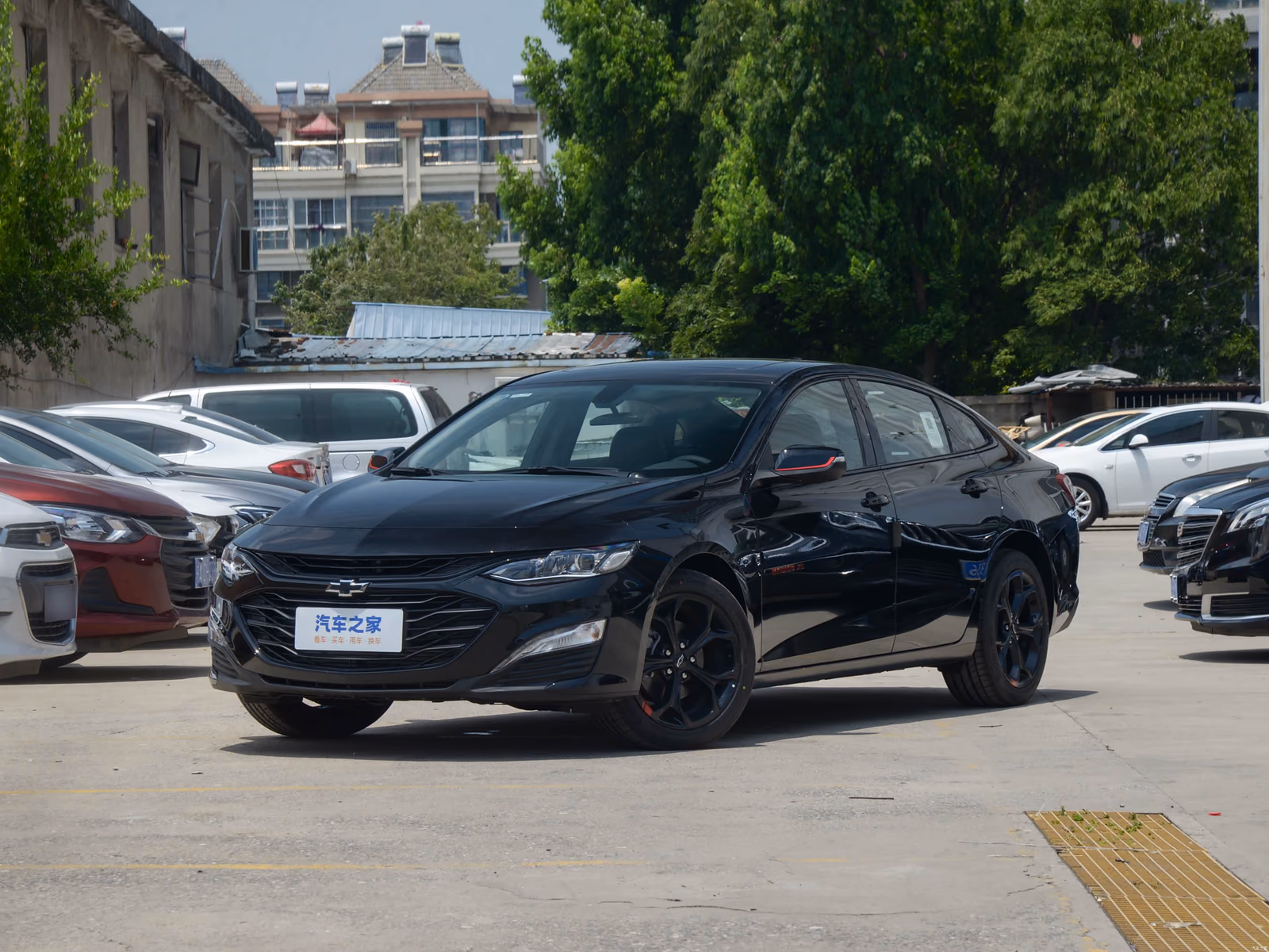Chevrolet Malibu XL — вид спереди в три четверти