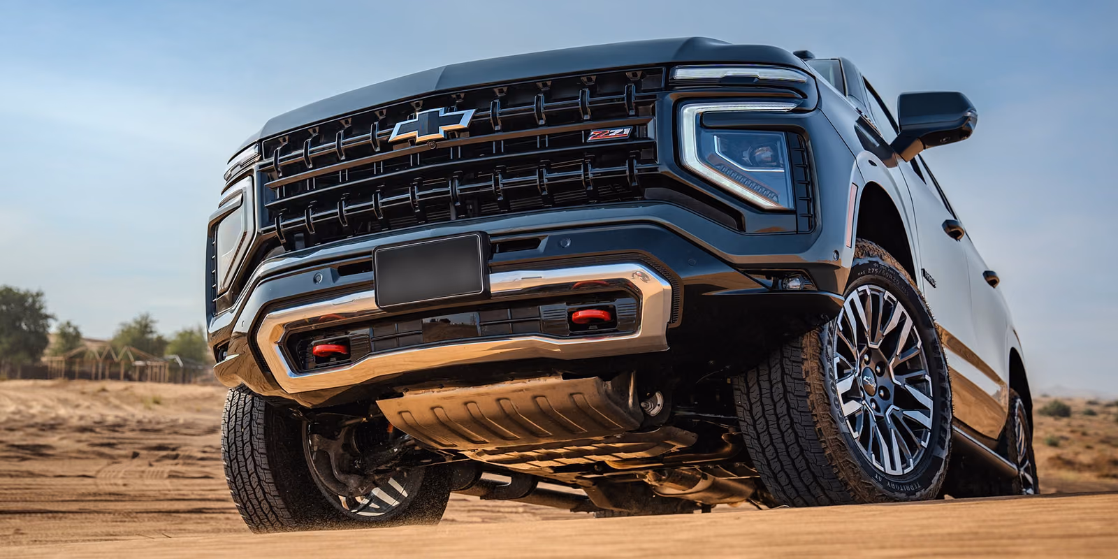 Chevrolet Tahoe Z71 — передняя часть и защита днища на песке