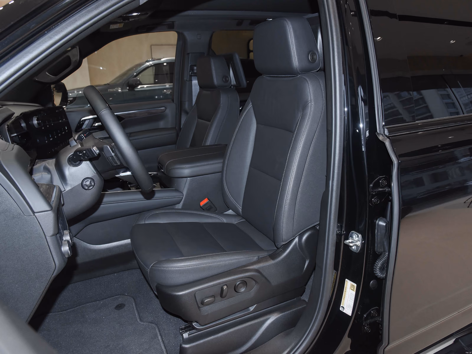 Передние кресла Chevrolet Tahoe