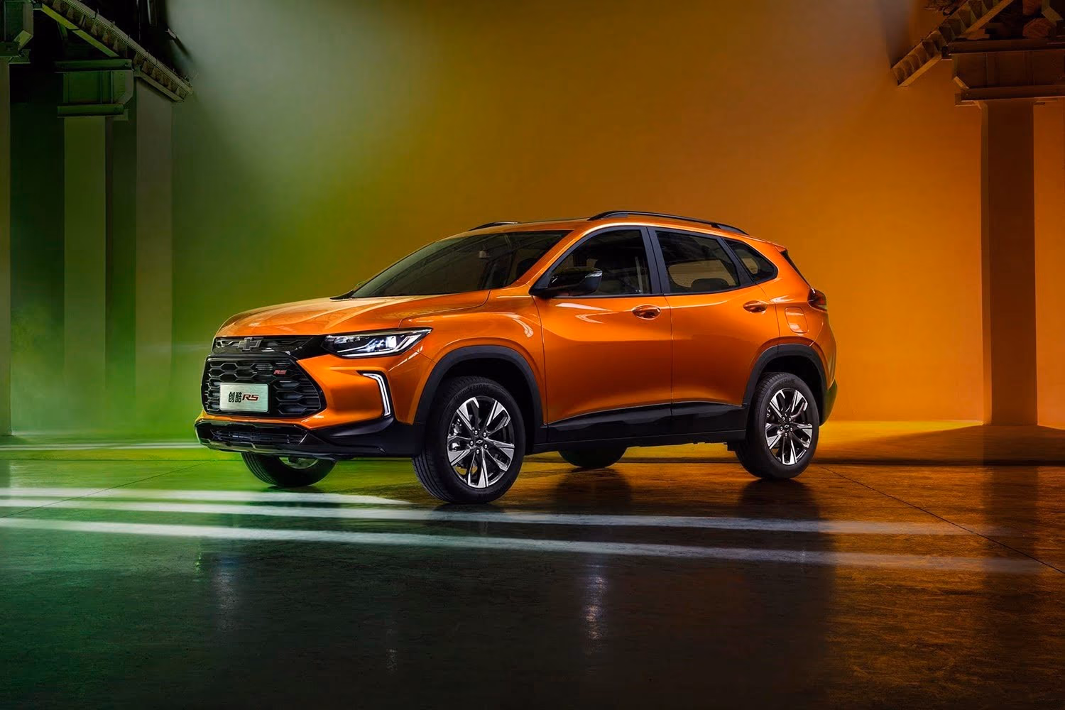 Chevrolet Tracker — спереди в три четверти