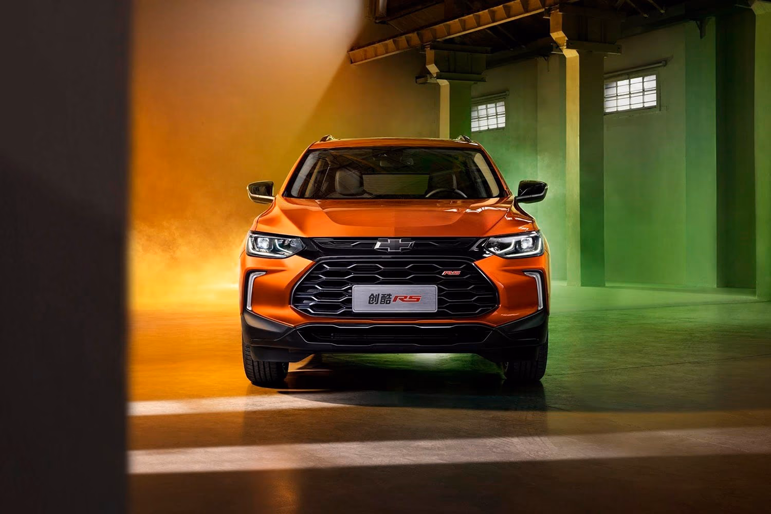 Chevrolet Tracker — вид сбоку