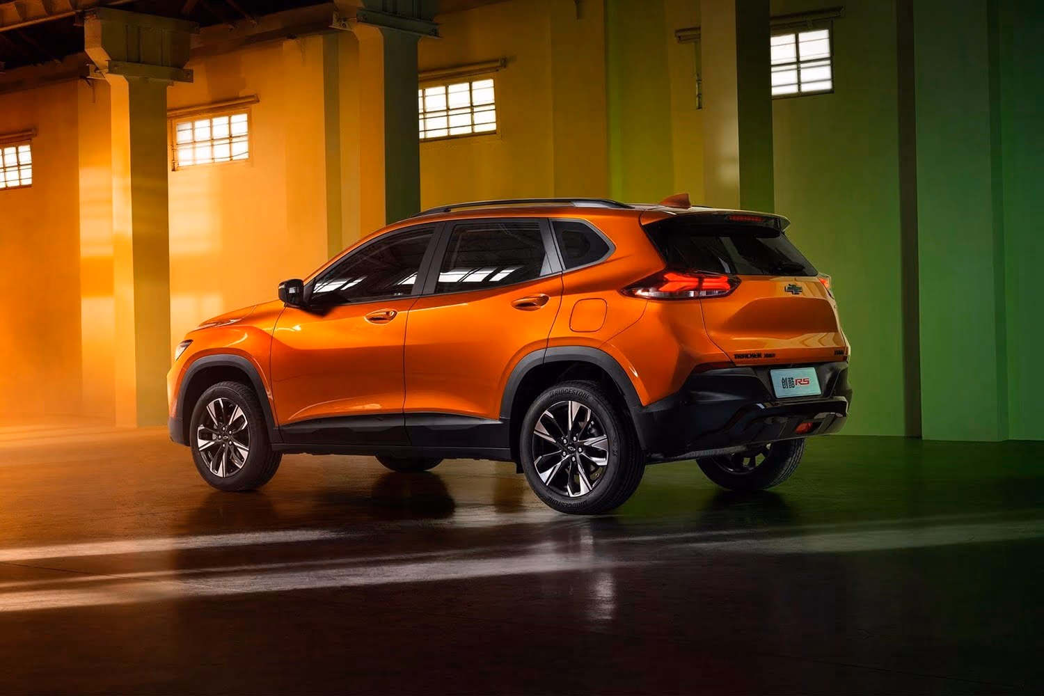 Chevrolet Tracker — вид сзади