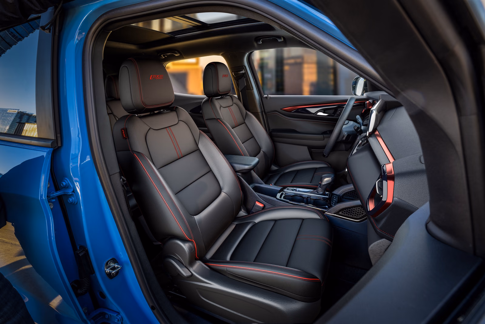 Передние кресла Chevrolet Trailblazer RS