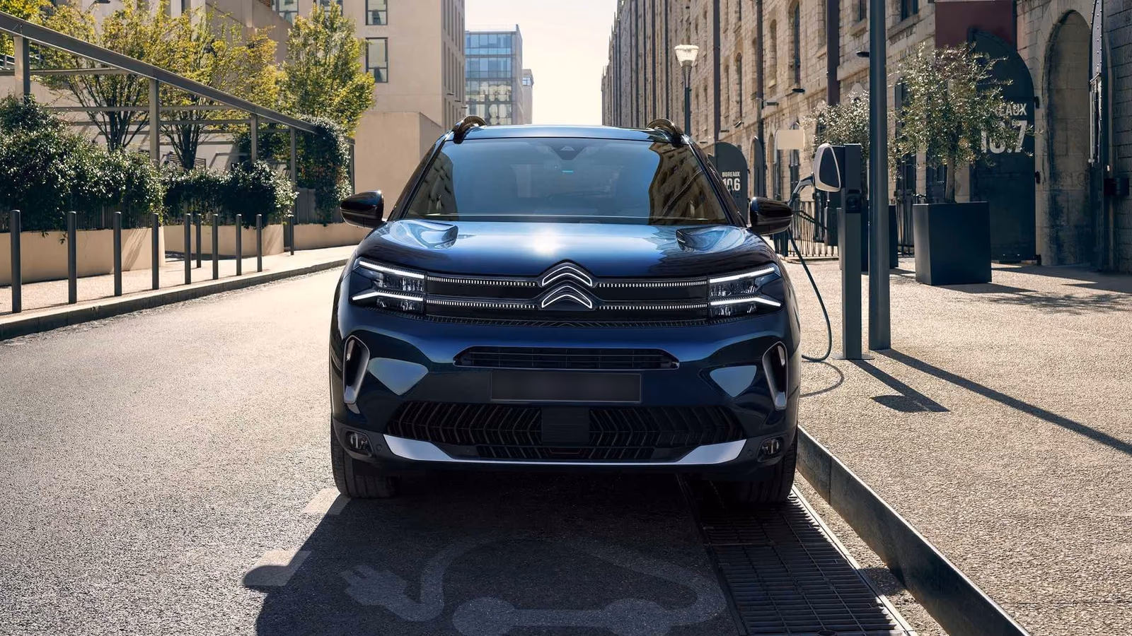 Citroen C5 Aircross — вид сзади в три четверти