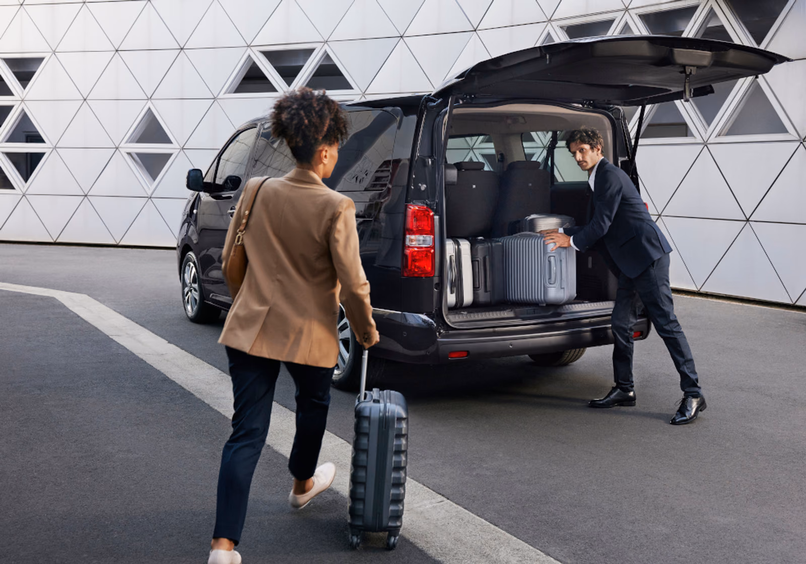 Загрузка багажа в Citroën SpaceTourer