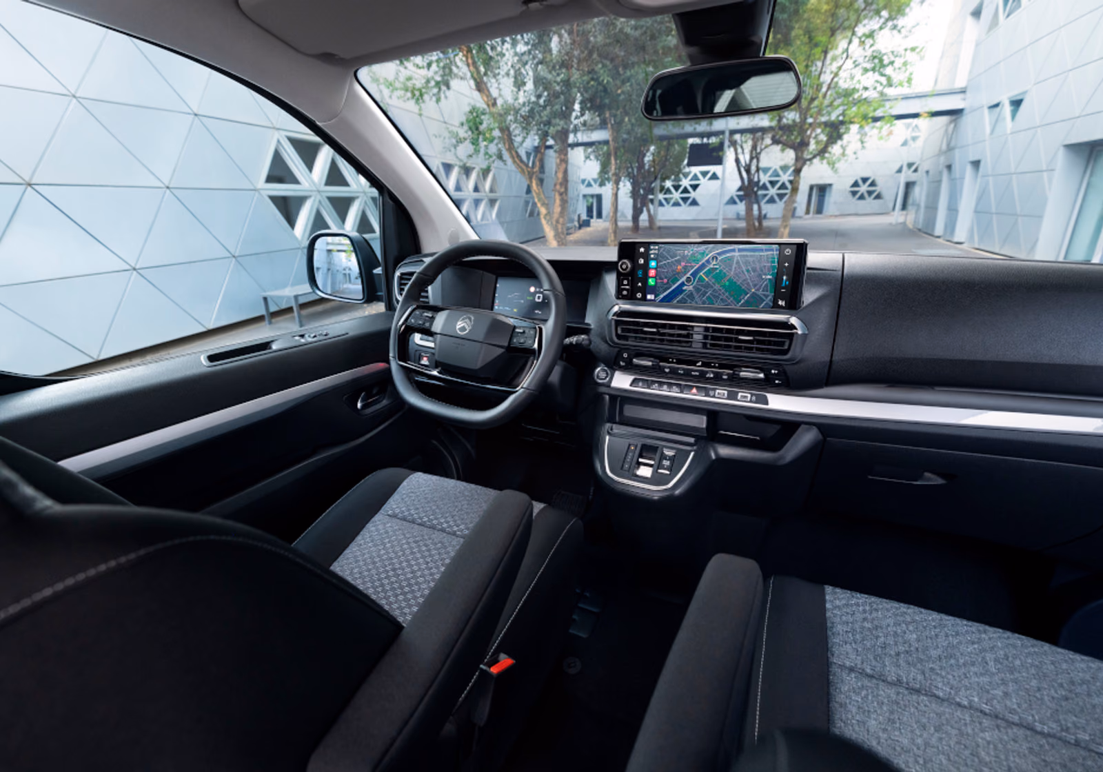 Передняя часть салона Citroën SpaceTourer