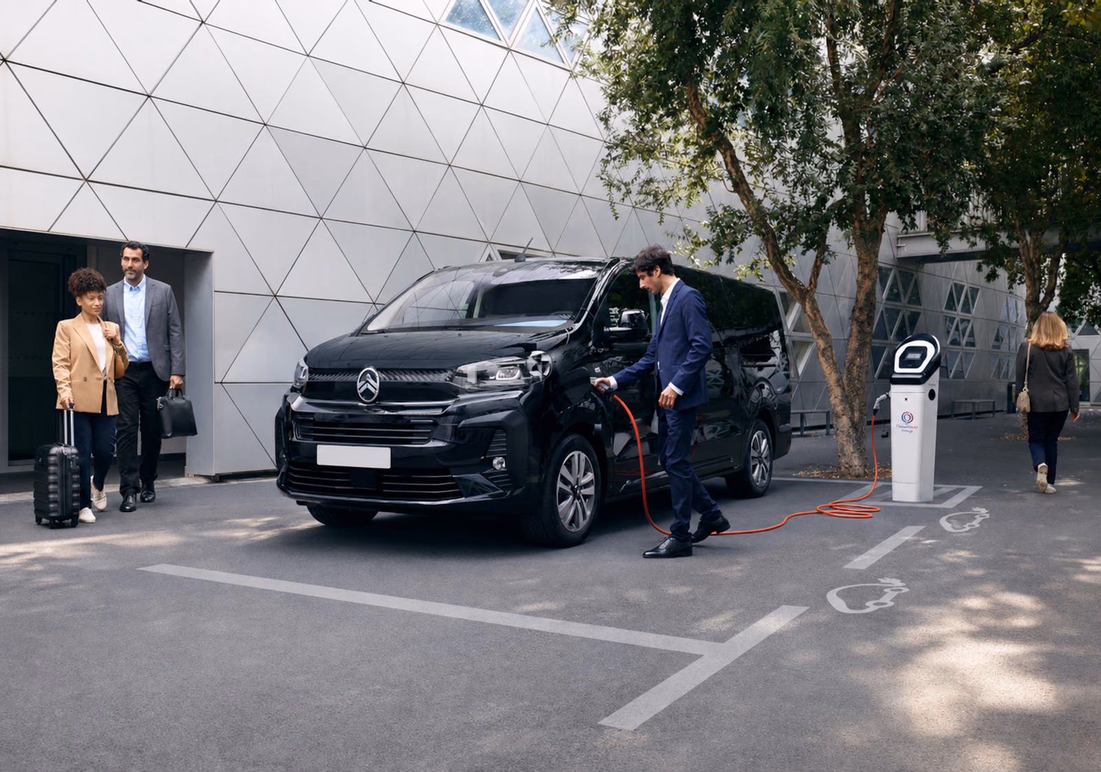 Зарядка Citroën ë-SpaceTourer перед поездкой