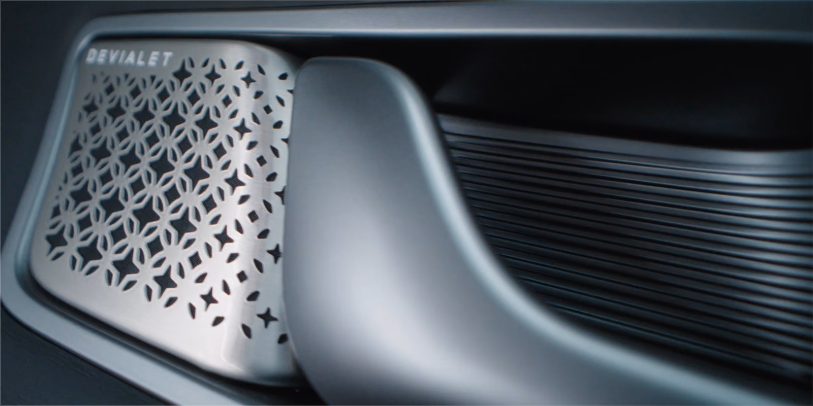 Динамик Devialet в DENZA D9