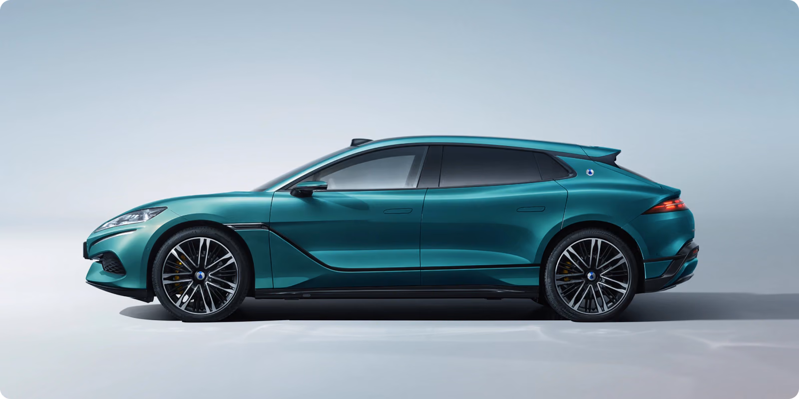 Denza Z9 GT в профиль