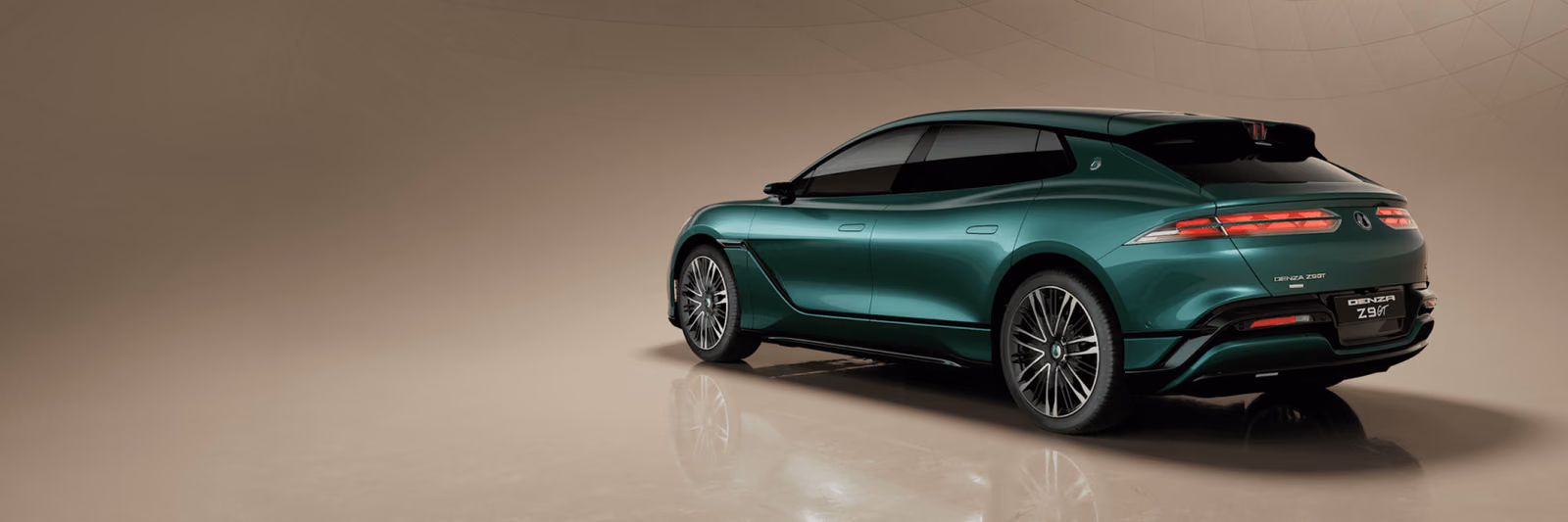 DENZA Z9 GT, вид сзади в три четверти