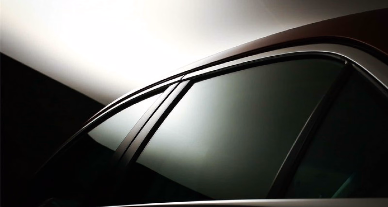Dongfeng eπ 008 — безрамочное боковое остекление