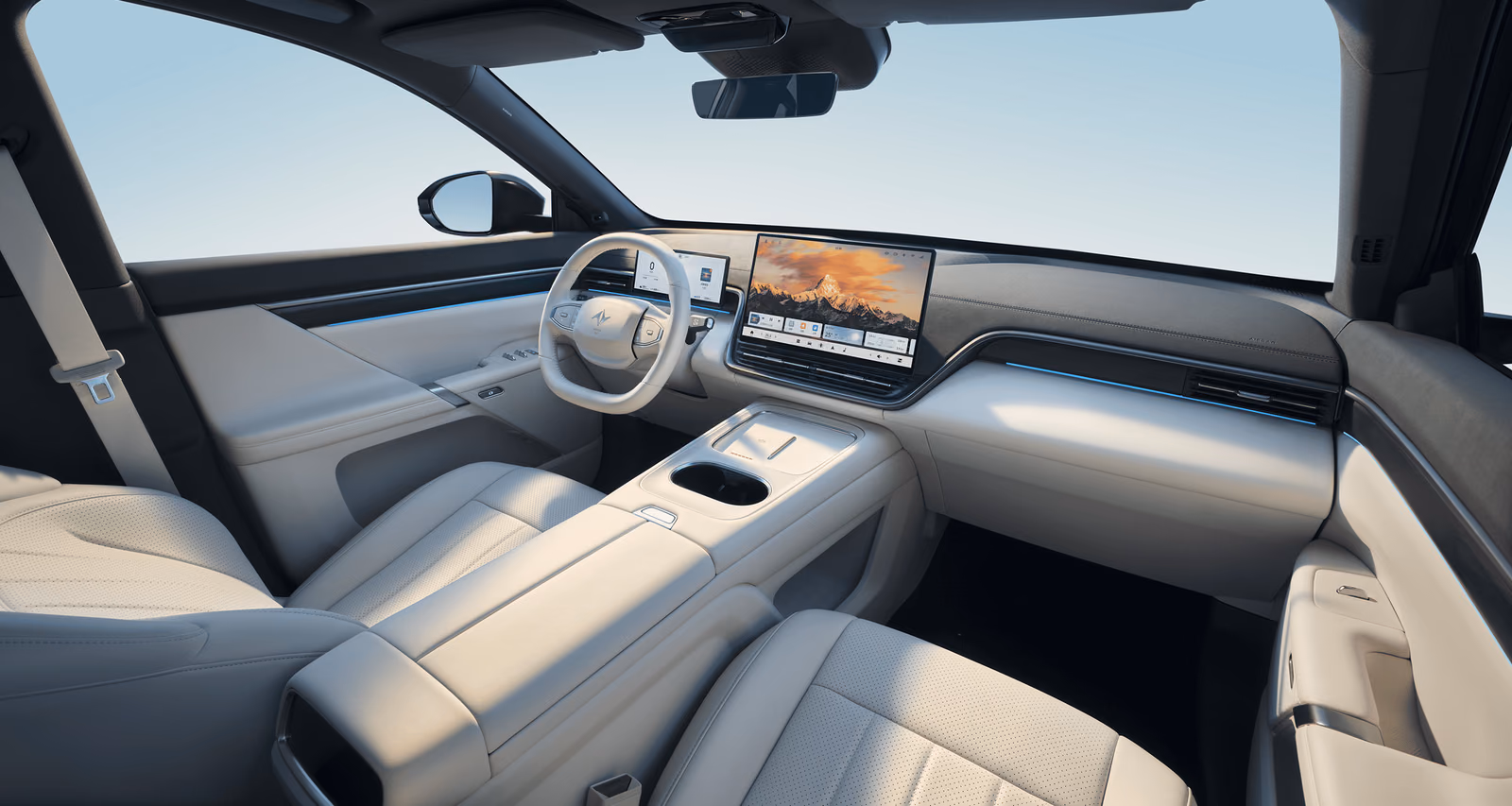 Dongfeng eπ 008 — панорама передней части салона