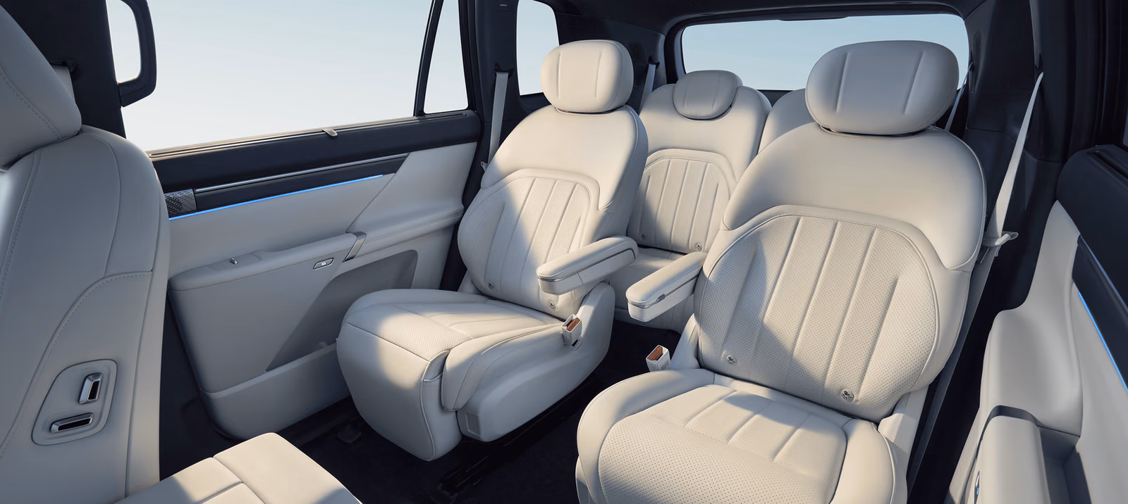 Dongfeng eπ 008 — раздельные кресла второго ряда