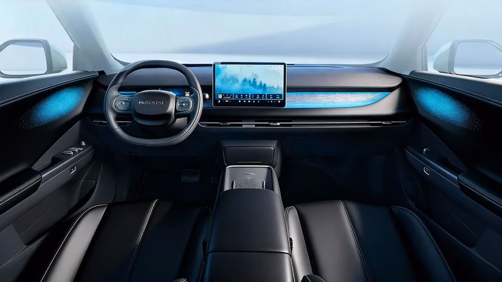 Dongfeng Nammi 06 — леворульный кокпит