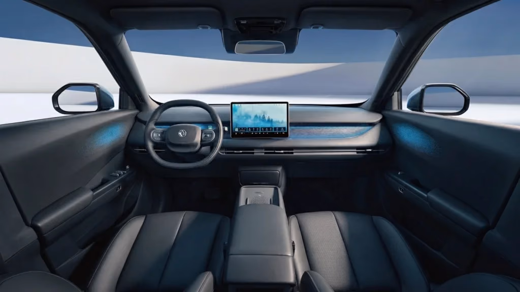 Dongfeng Nammi 06 — широкая панорама салона