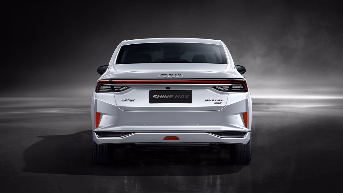 Белый Dongfeng Shine Max сзади