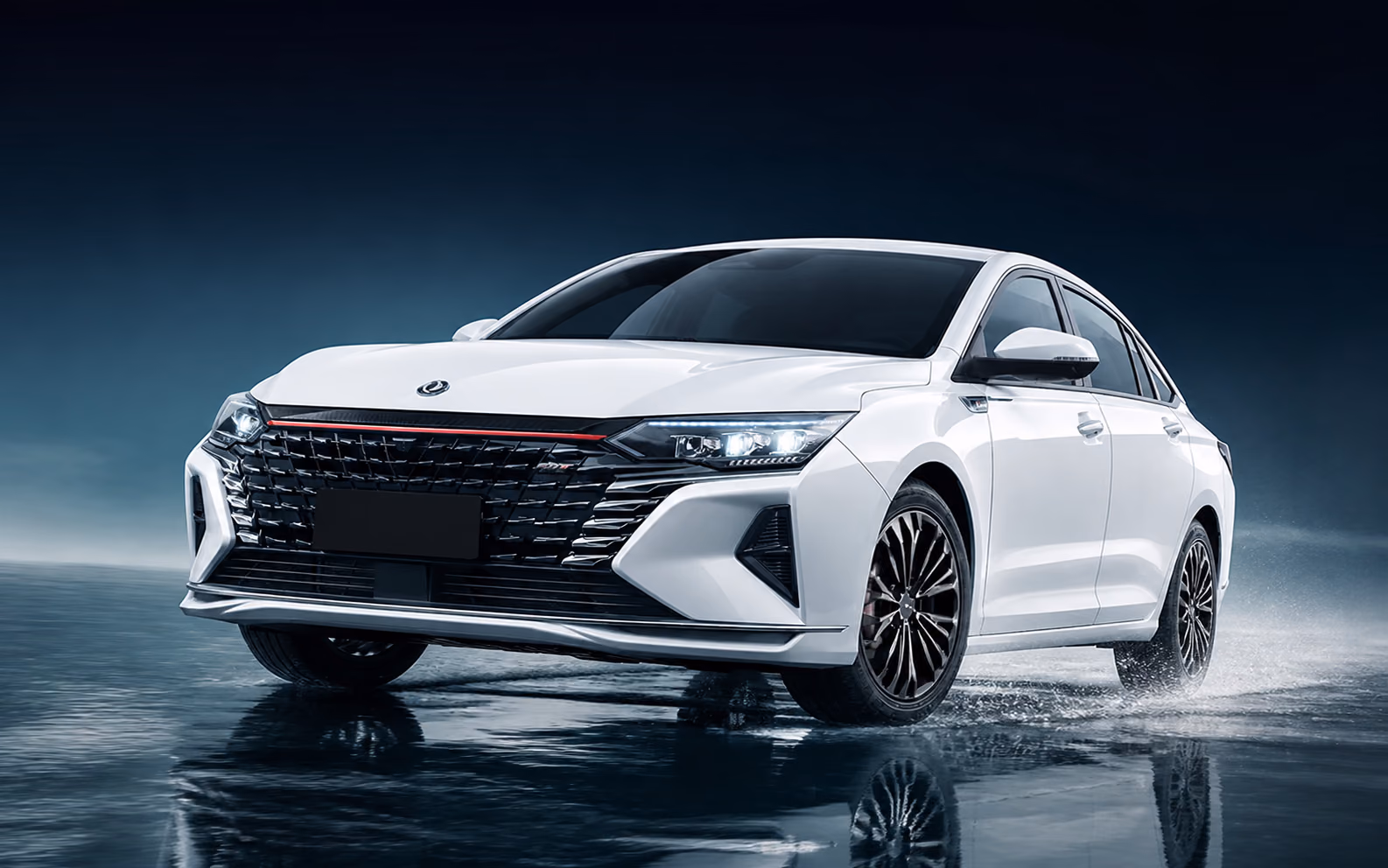 Dongfeng Shine Max на мокрой площадке торможения