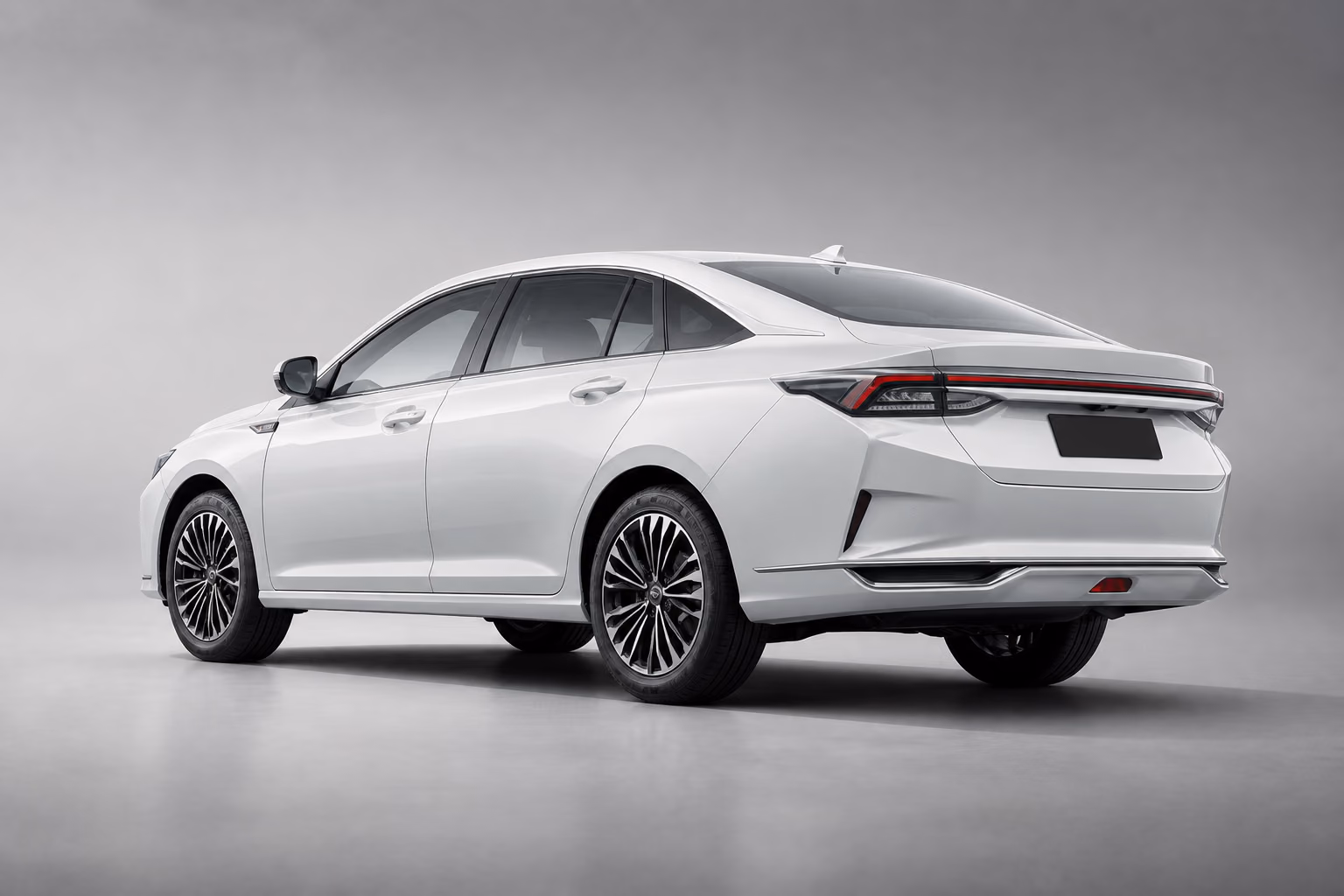 Белый Dongfeng Shine Max сзади в нейтральной студии