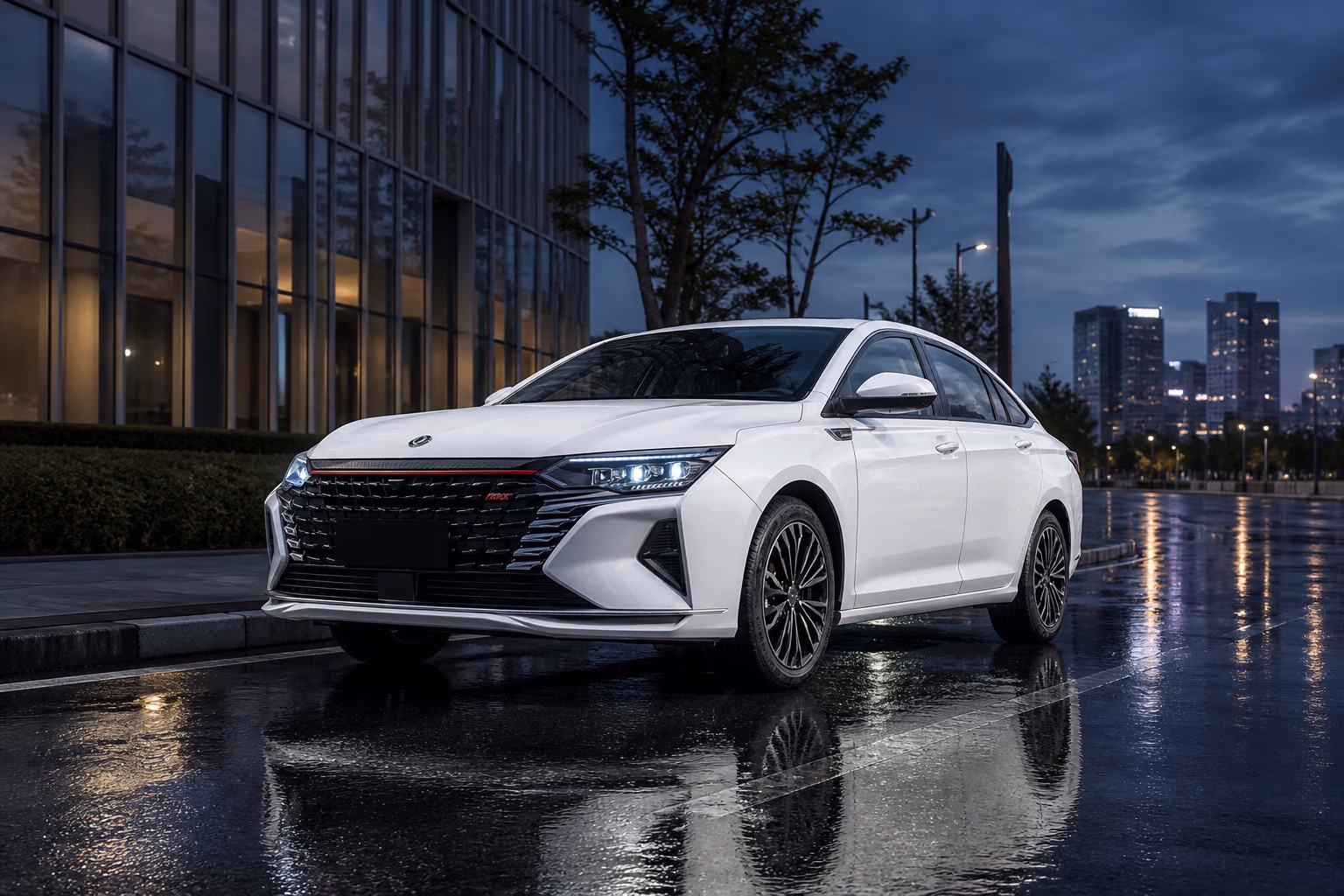 Белый Dongfeng Shine Max на пустой городской улице в синий час