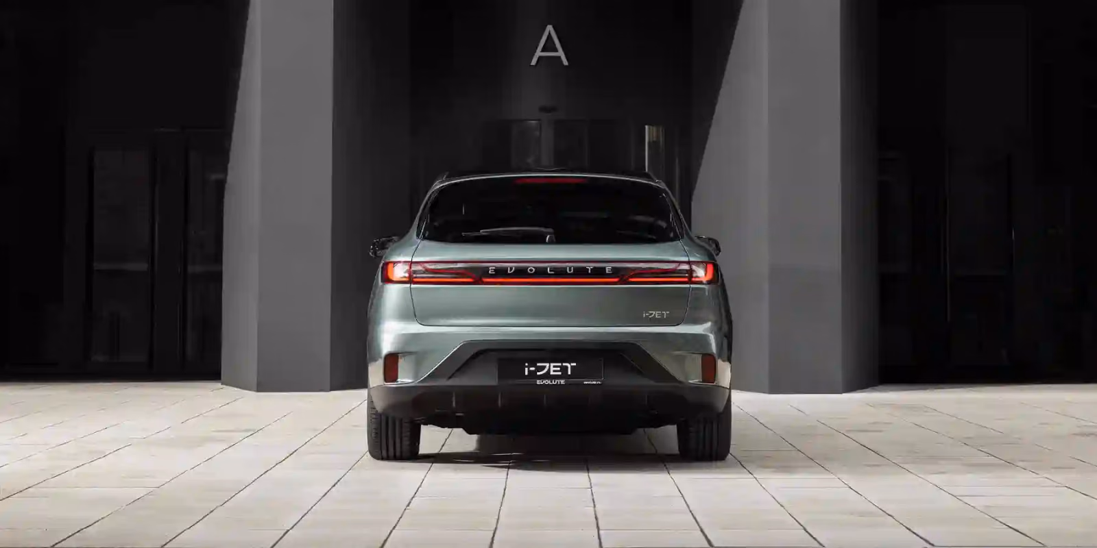 Evolute i-JET сзади в галерее