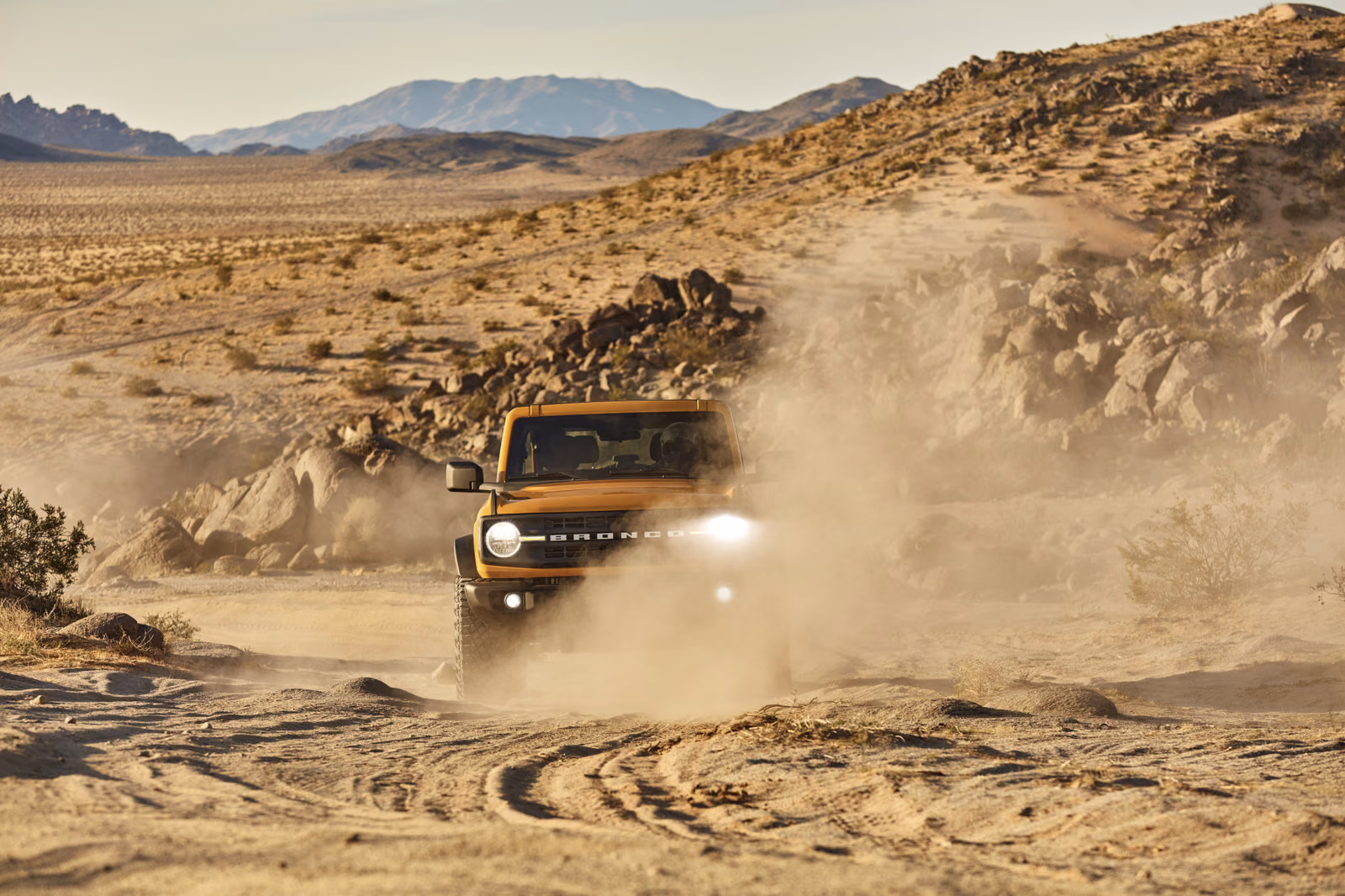 Ford Bronco — вид сбоку
